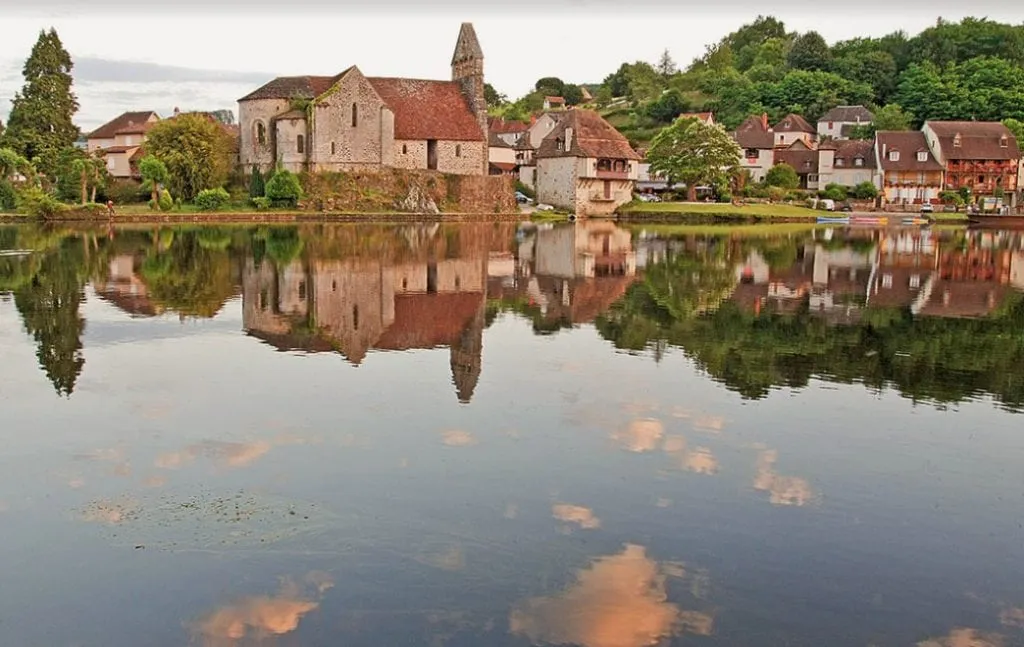 The River of Dordogne France. Dordogne périgord, walk in shower, coffee machine
