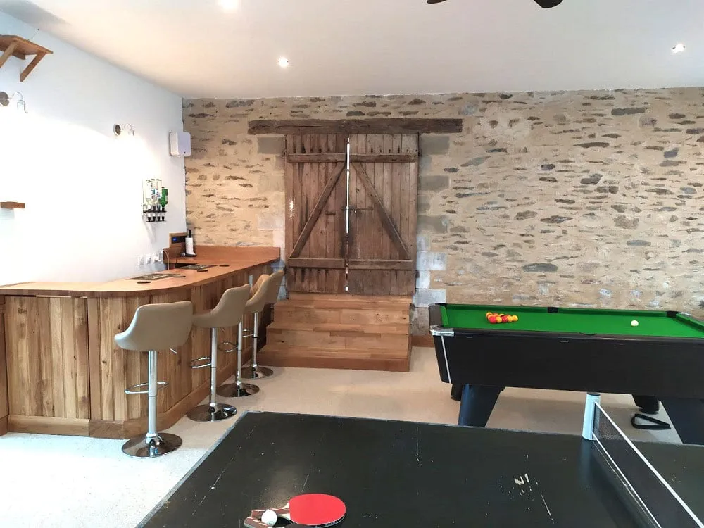 Table Tennis, Bar and Pool Table