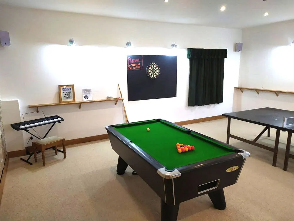 Gite Pool Table