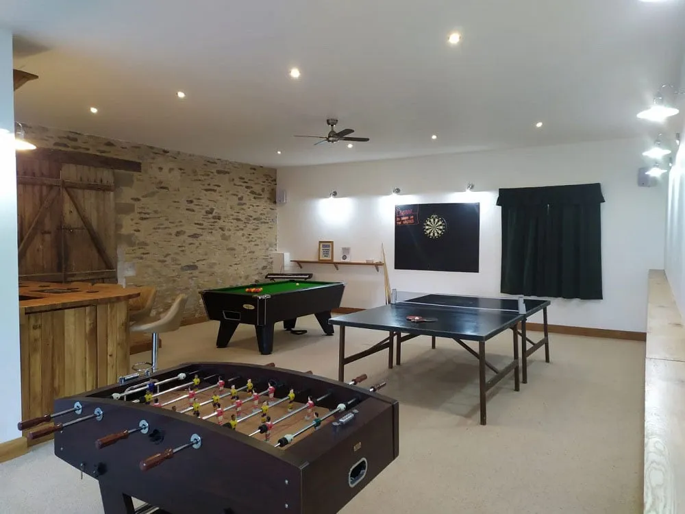 Darts, Pool Table tennis